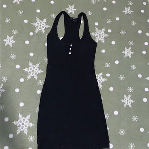 A black basic dress